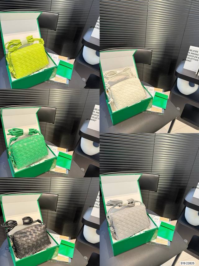 P180 配折叠盒子 Bv 新款 编织 方包 也太可爱了趴....将Bv爆款 全新再度升级，这款设计真的是又A又温柔，轻盈超舒服尺寸：18 12 货号22825