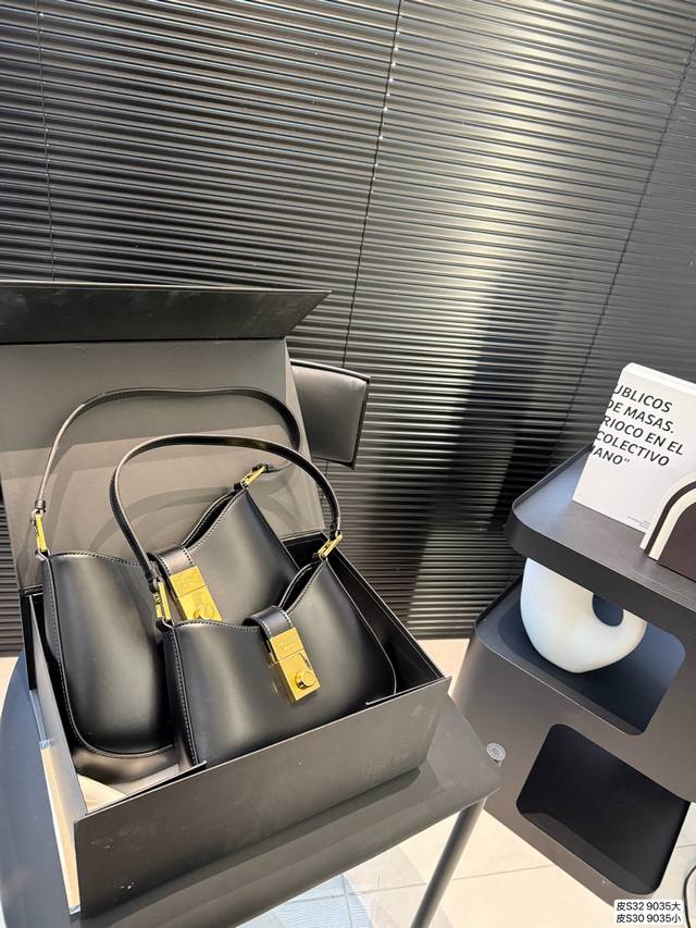 大号 P260 小号 P250 配折叠盒子 普拉达Prada 漆皮腋下包 百搭到没朋友 就是酷 时尚感超强 辦识度很高 尺寸：大号27 19 小号22 17 货