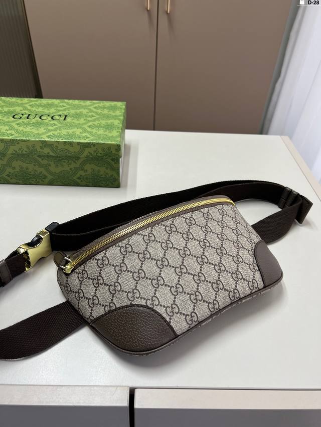 P140 酷奇方包腰包胸包 Gucci中性风包包，男生女生都适用 简直美的毫不费力~ D-28尺寸26×15配盒