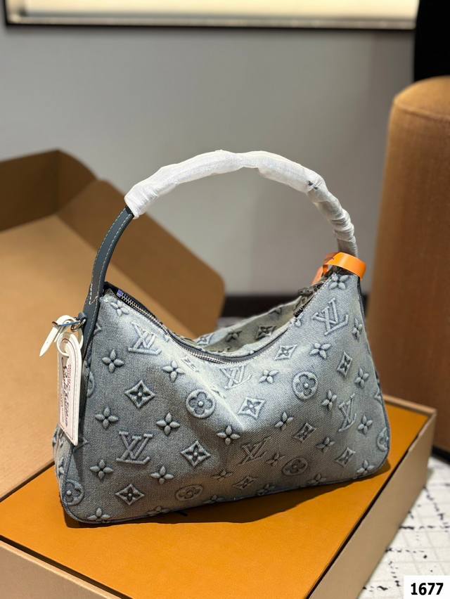 P210 配飞机盒折叠盒子 Lv牛仔腋下饭盒包慵懒时髦感拉满Ivsully Hobo 腋下包背多了牛角包秋冬来个Lvsully Hobo腋下包也不错哦配上大衣毛