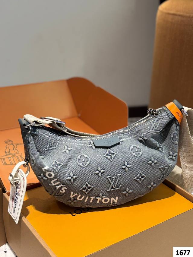 P210 配飞机盒折叠盒子 可盐可甜的天花板一_Lv 牛仔豌豆 Lv豌豆包的名字叫Loop，意思是“环形”，长得实在太像豌豆了尺寸：29 15