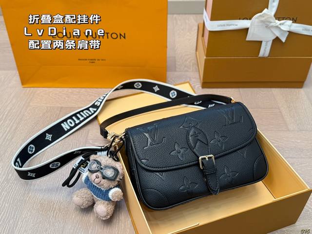 P210折叠盒配挂件 L家 Diane 法棍手袋 配置两条肩带 今天的快乐是法棍给的！ 搜索 Lv 法棍 Size：25 16