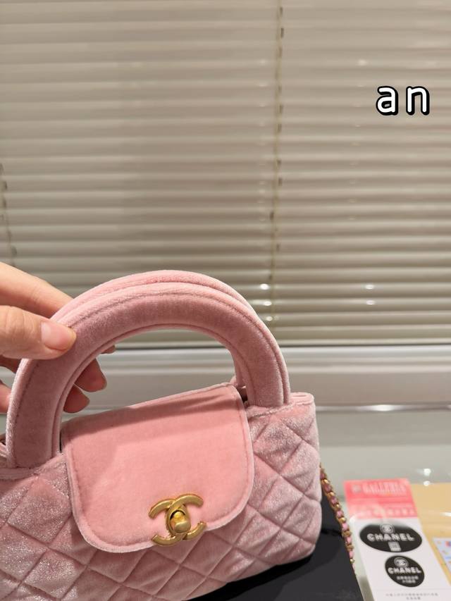 P180 配盒丝绒 Size：20*12Cm 小香家Chanel 香奈儿23K Kelly 最美的23K，太好看了想要马上滴滴Sa的冲动 毛呢新包真的超香哦！