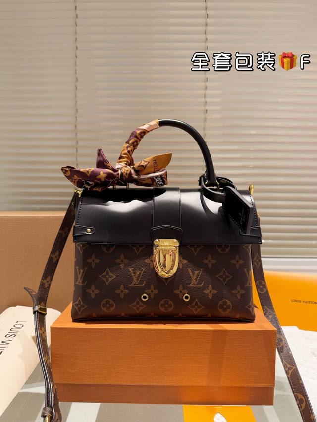 全套包装 P220 Lv 原单 牛皮原版激光Logo锁扣张天爱同款独家实拍升级版本！全新的One Handle翻盖手袋搭配杏超强与丰富的经典设计细节 彰显独特魅