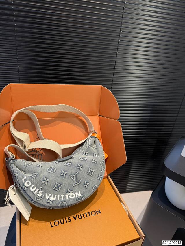 P210 配飞机盒折叠盒子 可盐可甜的天花板一_Lv 牛仔豌豆 Lv豌豆包的名字叫Loop，意思是“环形”，长得实在太像豌豆了尺寸：29 15 货号240913