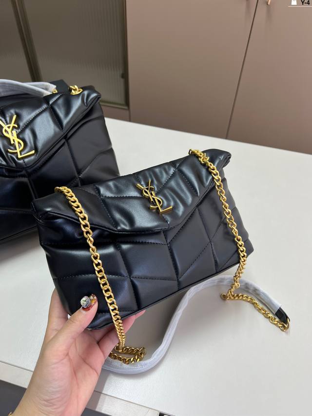小 P160 Ysl圣罗兰云朵包包 犹如怀抱云朵般的感受 Y-4尺寸23×13 29×18折叠盒