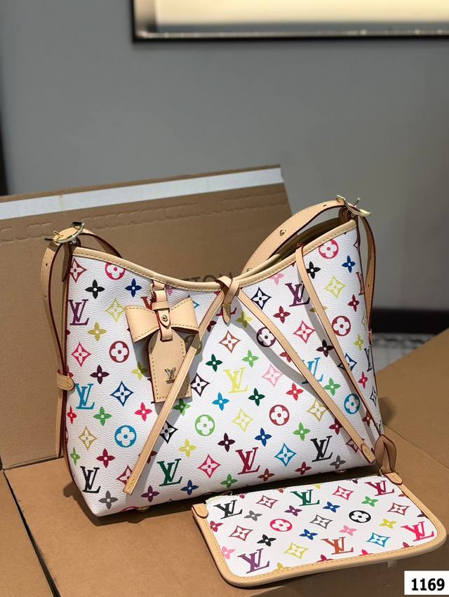 P210 配飞机盒折叠盒子 Lv Carryall Lv尤物人间白三彩真漂亮啊白三彩系列每一只都值得收藏，又可以搭配俏皮可爱下次想试试洒脱一点穿搭彩色老花 五彩