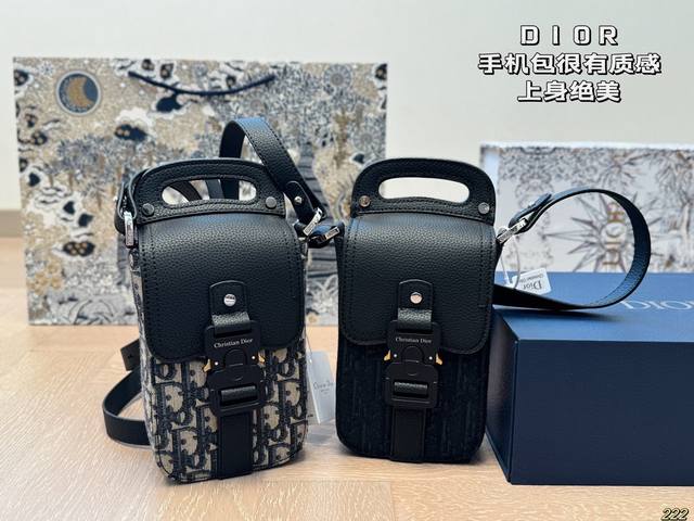 P180配盒 迪奥 Dior 手机包 很有质感 可盐可甜 上身绝美 无可比拟 是每个追求漂亮的女孩必入单品 尺寸11 18