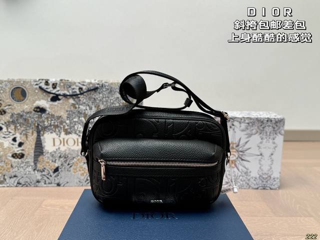 P180配盒 迪奥Dior斜挎差包 上身酷酷的感觉 男女皆可的款式 任何搭配都可轻松驾驭 尺寸23 16