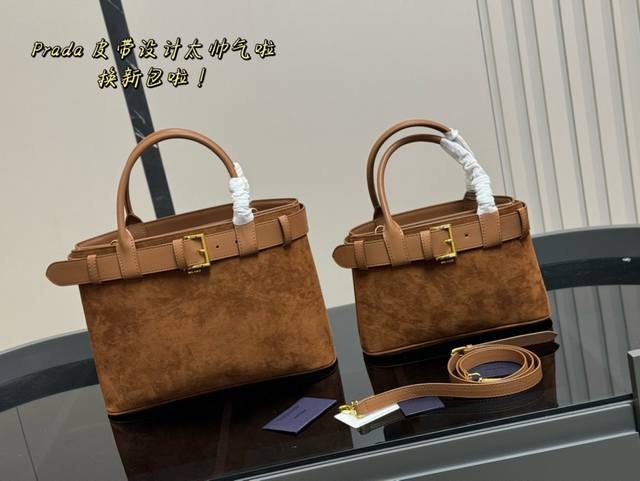 ￥ P200 ￥ P210 Size：29*18Cm 35*25Cm 普拉达 Hobo中古链条包 多了一份随意和简单， 完全的时尚百搭！