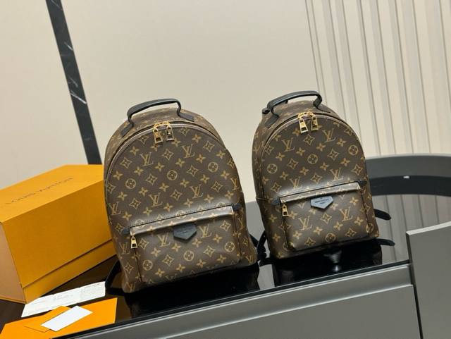 ￥ P230 ￥ P220 配包装 驴牌必如单品之一 Lv Palm Springs 双肩包 各路网红都在背 顶部手把起鼓设计更具特色 肩带也是小牛皮的，线迹均