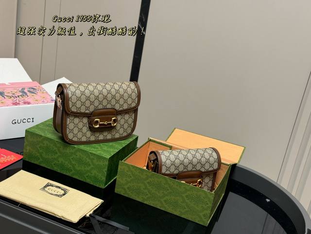 ¥ P260 ¥ P250 原版 貌美如花的1955 古奇复古马鞍包 真的好好看! 经典的马衔扣+Monogram+勾边设计, 真的太爱啦! 尺寸:25.18C ¥ P260 ¥ P250 原版 貌美如花的1955 古奇复古马鞍包 真的好好看! 经典的马衔扣+Monogram+勾边设计, 真的太爱啦! 尺寸:25.18C