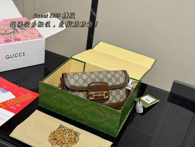 ￥ P220 配盒 升级版 Size：24*14Cm 绝对不可错过这个 古奇新款1955腋下 两根肩带可以自由切换搭配不同风格， 容量也是超级Nice！