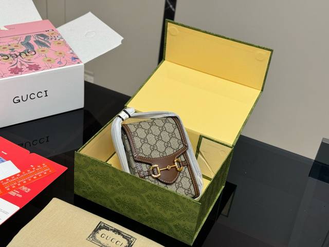 ￥ P180 配折叠盒飞机盒 Size17×11.5×4Cm 定制版本出 古奇1955手机包 马衔扣系列依旧经典 小包包长方形手机包