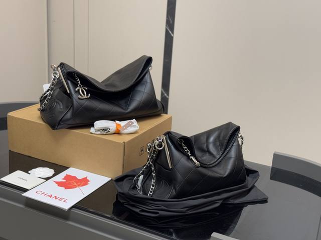 大号￥ P240 小号￥ P230 配盒 香奈儿 Hobo菱格折盖包 皮肩带版，另配链条长肩带 多种背法超实用 尺寸:38.28Cm 尺寸:30.25Cm