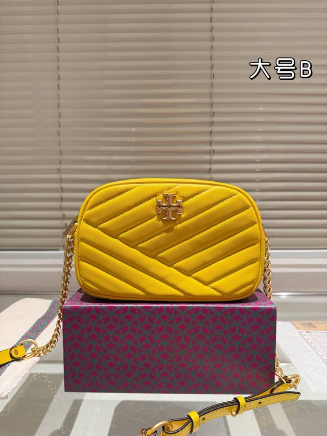 P210 大号 牛皮 Tory Burch 托里伯奇相机包 大小适中.原单开模定制 内带产地标进口面料手感质感超级好更耐磨！亮泽五金不褪色 单肩斜挎包时尚百搭