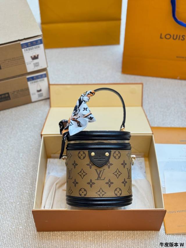 牛皮版本 P240 配丝巾 Lv Canne 发家致富第一-步■入个Lv发财桶使用率100%的这款Lv圆桶 容量真的巨巨巨大++ 手机 粉饼 卡包都塞得下 怪不