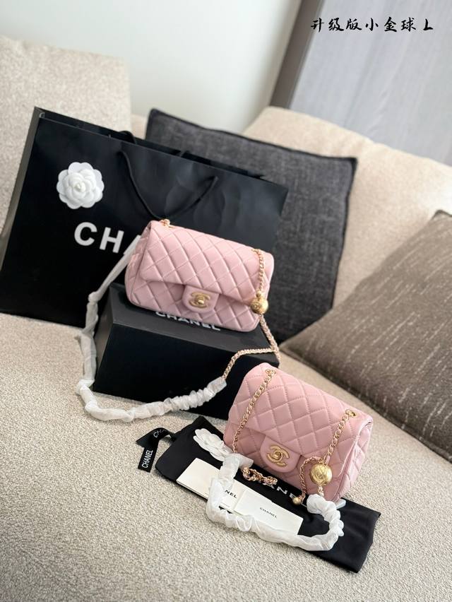 大小同价 P210 金球方胖子 “New Arrival” 最美金球方胖子人间香奈儿 白富美小姐姐必备款 ■单独夸最让人挪不开眼 就是小金球了太高级~ 今年的新