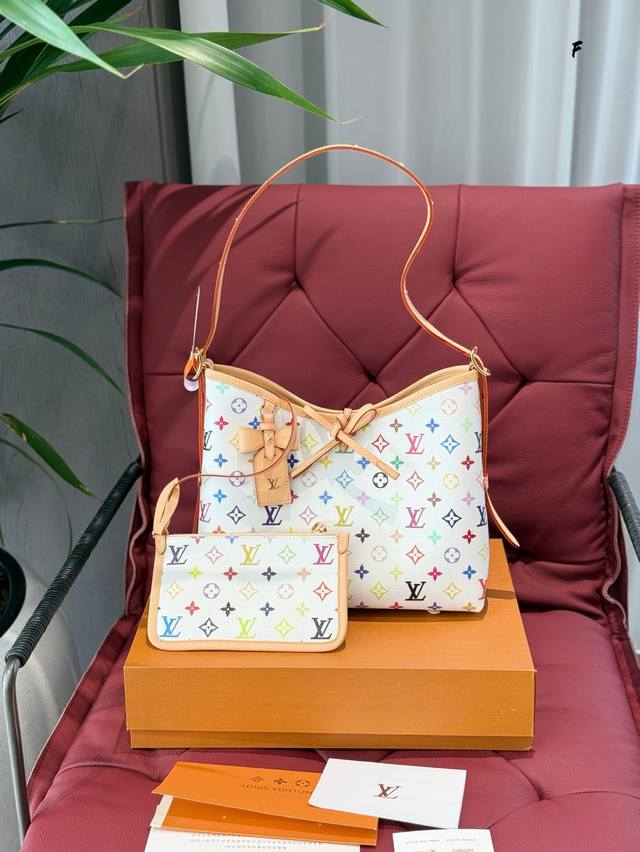 P250 Lv路易威登白三彩Carryall小号 Lv路易威登白三彩Carryall小号，尺寸29* 24*12Cm，可斜挎可单肩，25年新款上市直接卖断货 折