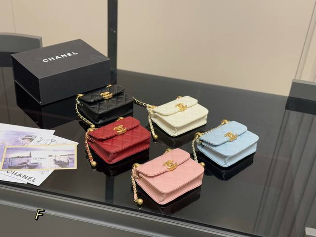 ￥ P150 配盒 Size ：10*12Cm 香奈儿迷你双球小废包 Woc 品质很不错！ 包包系列非常到位！