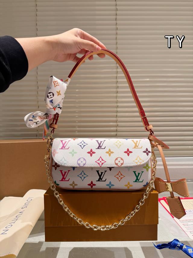 牛皮版本 全钢 配丝巾 P210 25年Lv村上隆白三彩系列 Lv 路易威登 Wallet On Chain Ivy腋下包 尺寸22 13Cm 牛皮版本 全钢 配丝巾 P210 25年Lv村上隆白三彩系列 Lv 路易威登 Wallet On Chain Ivy腋下包 尺寸22 13Cm