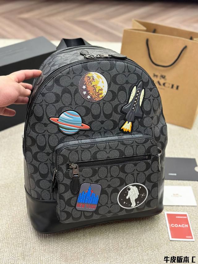 牛皮版本 P220 Coach 新款宇宙太空贴花双肩背包 平滑小牛皮 皮质手感超级软 日常出行背着他 你就是街上最靓的仔 尺寸：40-33-15Cm#Coach