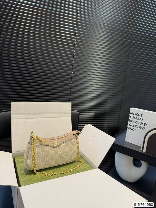 P150 配飞机盒折叠盒子 酷奇链条包 古奇迷你麻将包 你们心心念念的迷你号终于安排上了 尺寸巨可爱而且搭配了 尺寸:19.5 9.5 货号764960 P150 配飞机盒折叠盒子 酷奇链条包 古奇迷你麻将包 你们心心念念的迷你号终于安排上了 尺寸巨可爱而且搭配了 尺寸:19.5 9.5 货号764960