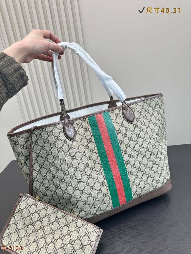 P210 酷奇Gucc*I Ophidia 购物袋子母托特包超级实用的款式~适合通勤又适合度假的包包 简单时尚又实用！！ 尺寸40.31