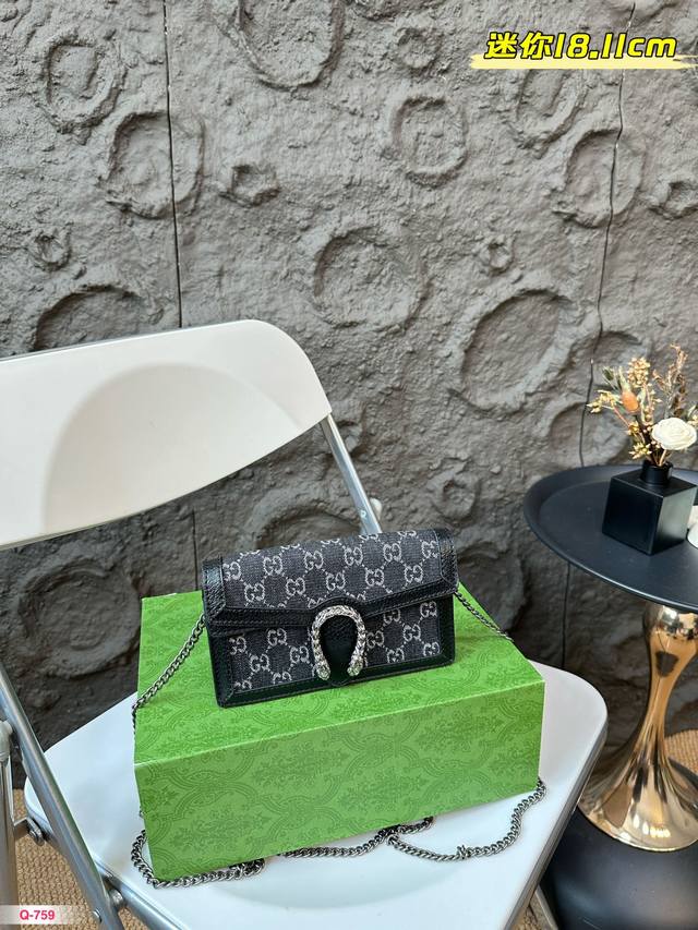 P130 迷你 折叠礼盒 Gucci酷奇 新品黑酒神 高品质 牛皮版本 这一季刚刚到的新品 很经典 很复古哦！ 双G提花丹宁面料 高级的棕色皮革！ 牛仔的质感和