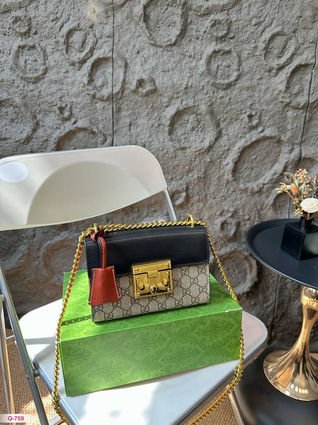 升级版 P180 折叠盒 Size：20*14Cm 酷奇Guccipadlock月光宝盒 容量也是可以 真的推荐一万次 我的天哪！太美了吧！ 牛皮版本 原版五金