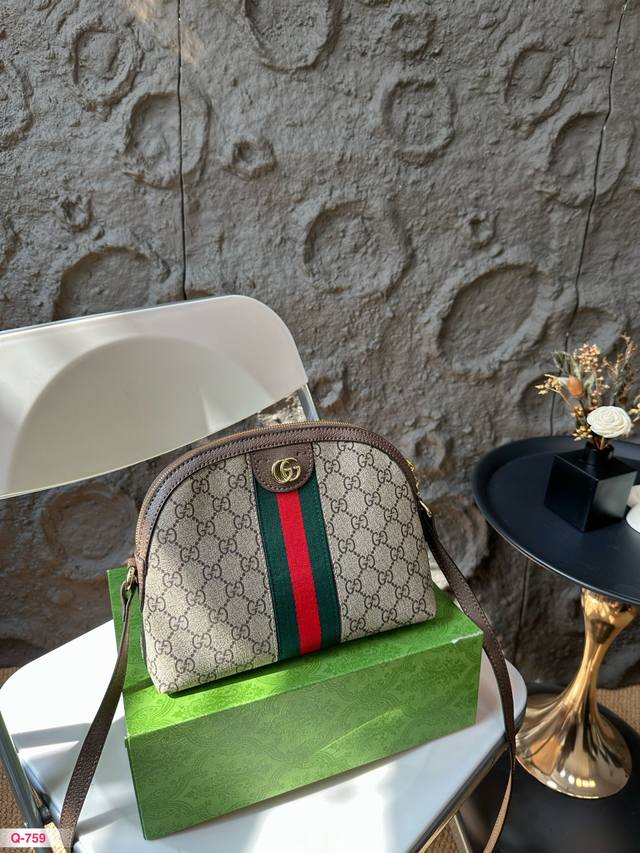 升级版 P140 折叠盒 牛皮版本 酷奇 Gucci经典爆款 斜挎贝壳包 高品质优质牛皮面料 原版五金 超精致做工 以华丽高贵的外形成为当下最炙手可热之作内里原