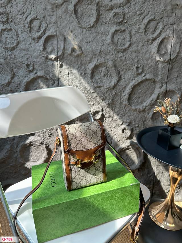 升级版 P140 折叠盒 Size:12.18Cm 酷奇 1955 新款Mini包 容量也是可以 我的天哪!太美了吧! Gucci1955 牛皮版本 升级版 P140 折叠盒 Size:12.18Cm 酷奇 1955 新款Mini包 容量也是可以 我的天哪!太美了吧! Gucci1955 牛皮版本