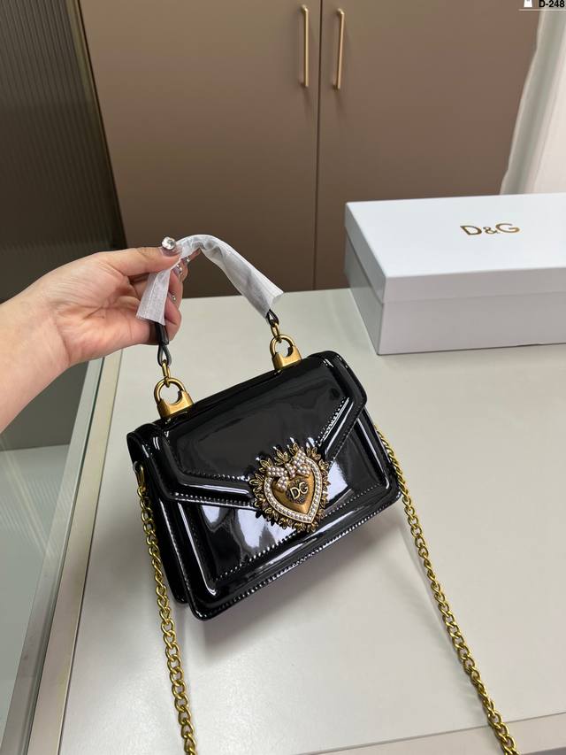 P170 Dg杜嘉班纳链条包 包包实在是太太太温柔了 拿在手上少女感十足 D-248尺寸18×12配盒