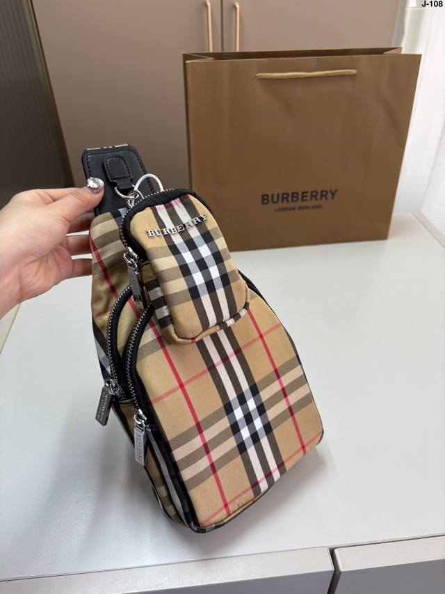 P130 Burberry巴宝莉腰包胸包 经典标志 辨识度极高 上身绝绝子 不愧百搭时髦单品 J-108尺寸26×15配盒
