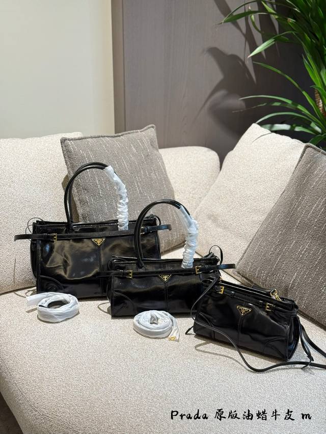 P310 P330 P360 配盒子 当Prada的设计师一声不响的引爆设计圈 这一季的Prada被红薯博主种草了 一款是Soft Lux . 长柄托特,油蜡皮 P310 P330 P360 配盒子 当Prada的设计师一声不响的引爆设计圈 这一季的Prada被红薯博主种草了 一款是Soft Lux . 长柄托特,油蜡皮