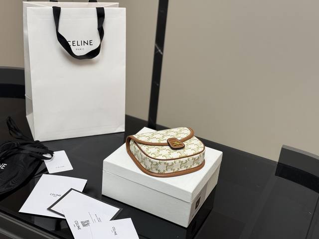 ￥ P170 配礼盒 尺寸：16.5-15Cm 赛琳 凯旋门！ 很高端！很高级 很适合小可爱！