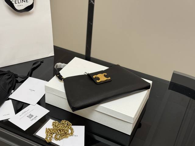 ￥ P200 配盒 Size：31*15Cm 终于可以下手啦！ 赛琳 Celine Coporni凯旋门Hobo腋下包链条包 妙不可研