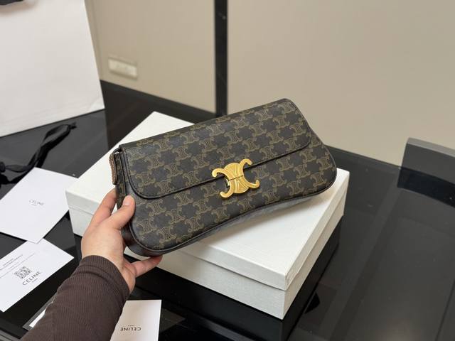 ￥ P210 配盒 再次升级 Size：29*13Cm 终于可以下手啦！ 赛琳 Celin Lola Coporni新款腋下包 妙不可研 升级之后的皮料更软哦！