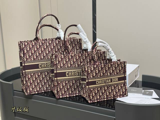 ￥ P270 ￥ P250 ￥ P220 配内胆折叠盒丝巾 Dior 原版布提花 Dior Book Tote今年最喜欢的一款购物袋 Tote我用的次数最多的包