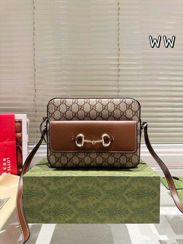 P180 折叠盒飞机盒 Size：22.18Cm 跑量款 Gucci复古相机包 专柜新款 男女同款哦！