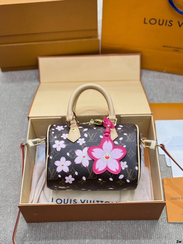 涂鸦 P230 Lv Nano Speedy 20 枕头包 Lv 新款系列 枕头包 手袋,全网首发 Lv Speedy Nano 枕头包这款Retiro 手袋以