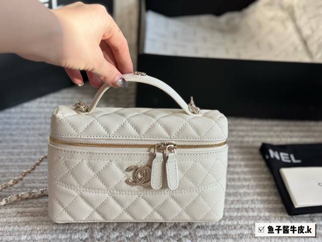 P250 一Chanel 25C爆款Ip盒子包 运气超级好~ 包型是L P20的大小非常精致可爱这一季最难买的款产量极少19Cm 折叠盒
