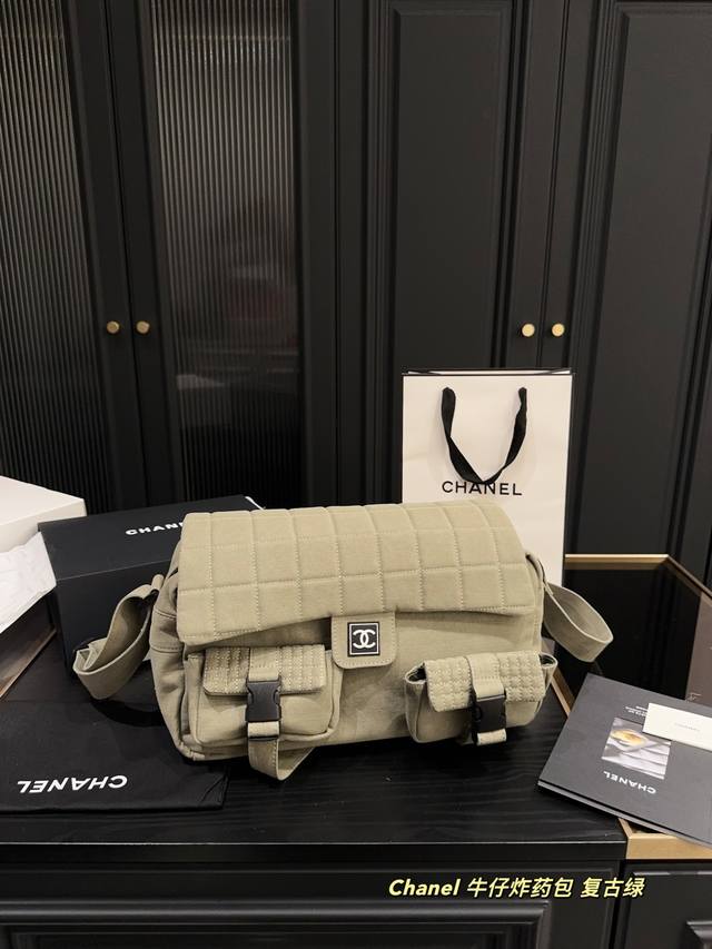 P220尺寸32.16 香奈儿Chanel 牛仔炸药包 中古机车包