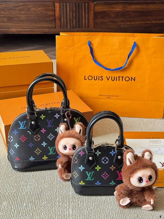 P210 P200 Lv Lv Alma 贝壳包 原版高品质 包包这款Retiro 手袋以标志性的老花面料制成 经典永恒。优雅低调的外形设计和宽敞的包身更加入了