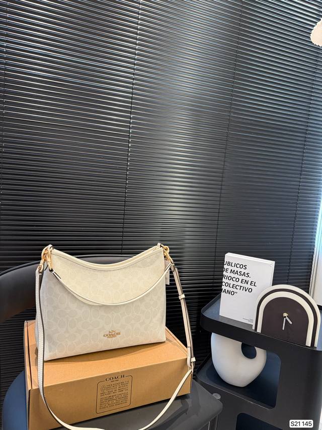 P190 配飞机盒 牛仔蔻驰托特包，除了好看还是好看，托特包造型简单又好用关键是超好看，轻便，缤纷又结实。分分钟成为街上最具回头率的时尚单品！尺寸：30 21