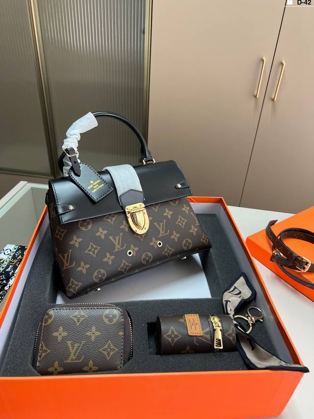 P200 Lv Victory 维多利亚手提包套盒 口红包+卡包 D-42尺寸26×16配盒