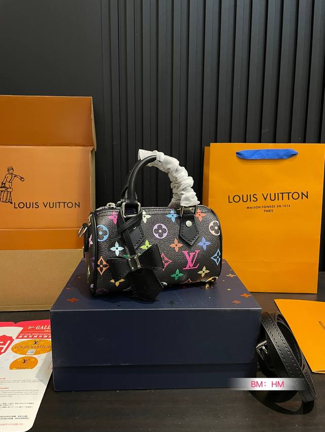 P250 配折叠礼盒 Lv Speedy蝴蝶结枕头包 Lv沙丘配色出战~太好看啦 沙丘配色很温柔 搭配黑色手柄 更加耐磨耐用啦! 让人一见钟情的配色 大大的满足 P250 配折叠礼盒 Lv Speedy蝴蝶结枕头包 Lv沙丘配色出战~太好看啦 沙丘配色很温柔 搭配黑色手柄 更加耐磨耐用啦! 让人一见钟情的配色 大大的满足