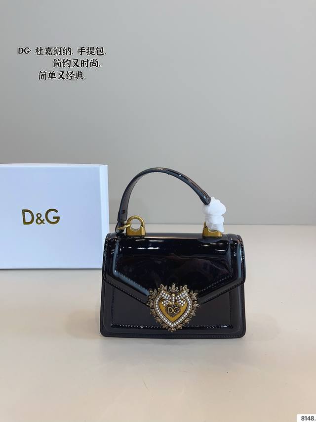 P180配礼盒. 杜嘉班纳 西西里手袋. 精致小巧，特别适合 穿连衣裙和搭配牛仔裤，搭配连衣裙，精致奢华，搭配牛仔裤，时髦减龄。这样一只迷你包，还有谁 不爱呢尺