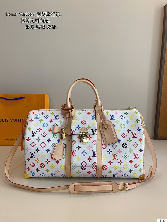 P240 Lv 路易威登联名款Keepall 斜跨包旅行包 一只帅气能装的旅行袋 时尚爆发款火热来袭 经典设计大气可观男女通用款 包包采用原版皮质 超级厚实 耐