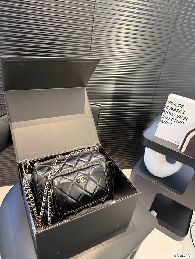 P270 配折叠盒子 香奈儿腋下包 一如既往软糯的皮料， 很有质感又很轻松的一个包型 貌美又实用 尺寸：21 16 货号4933